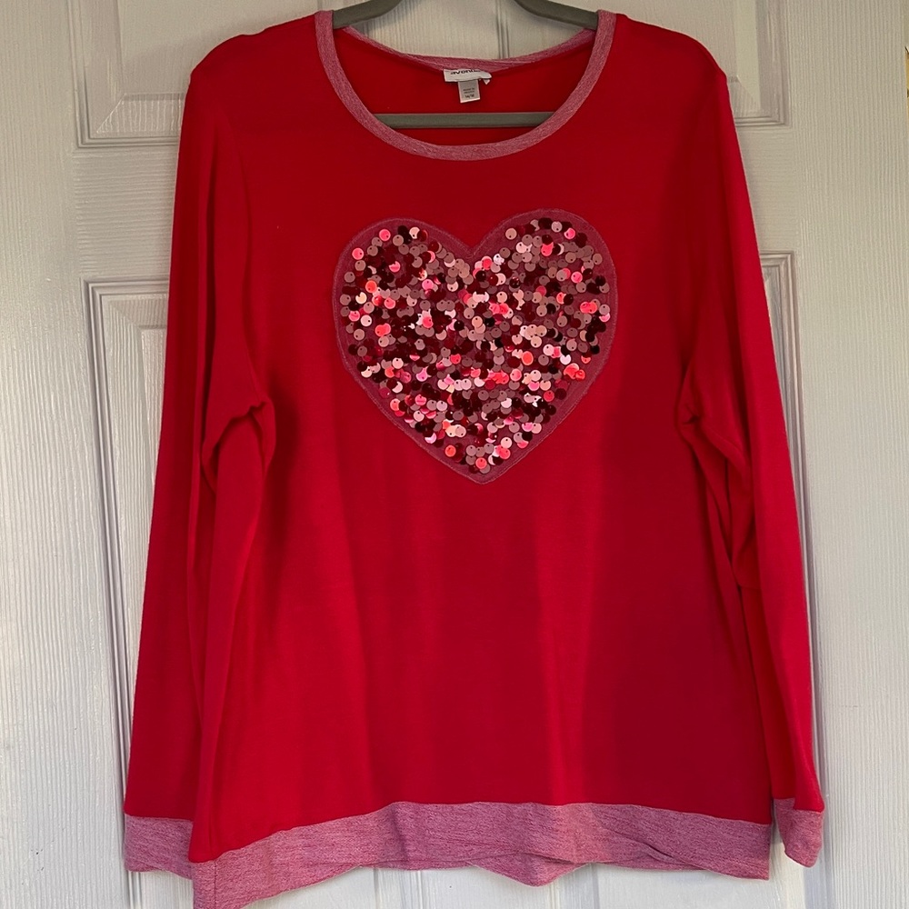 Avenue red sequin heart top - EUC!